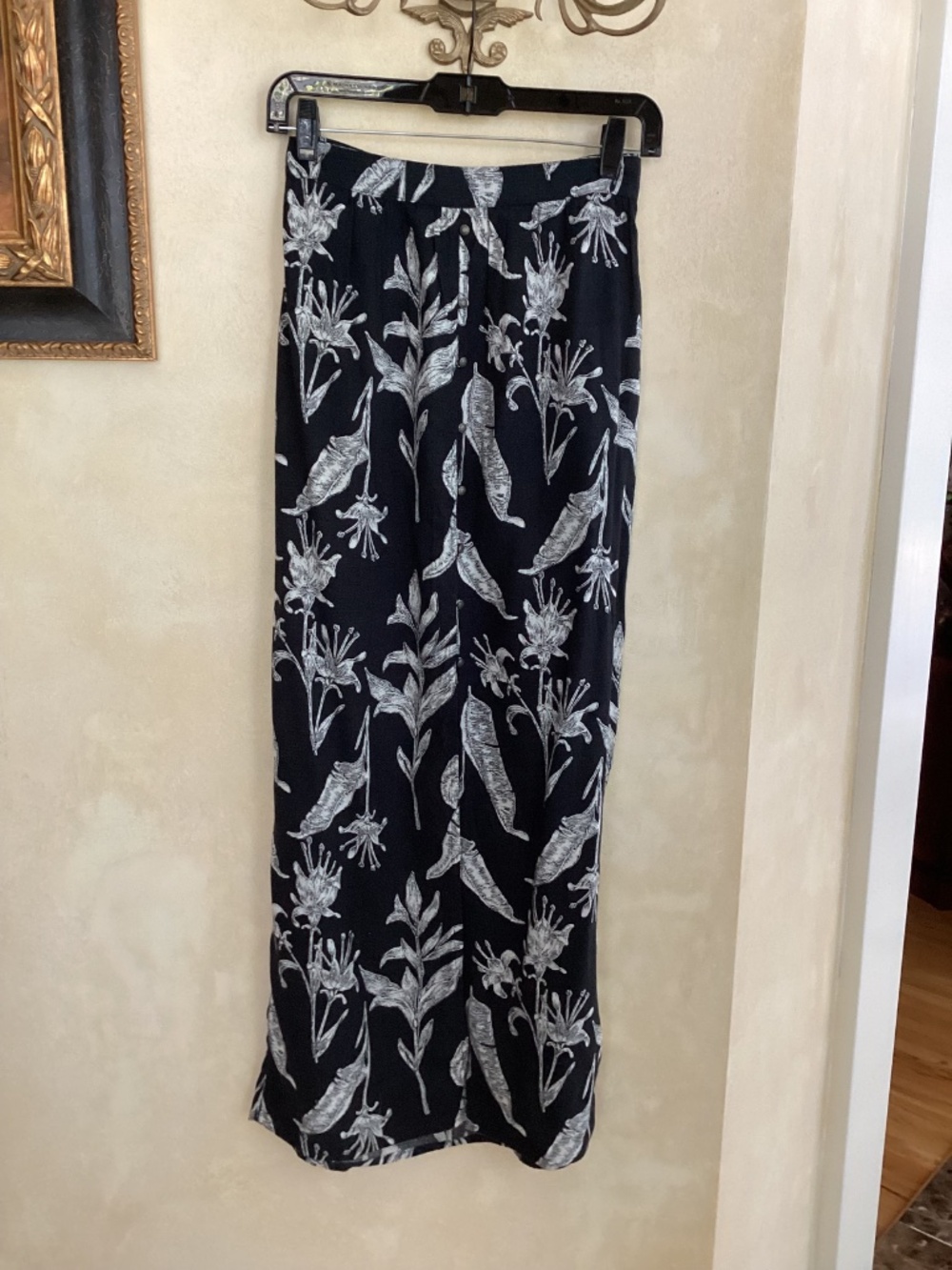 ROXY MAXI BLACK-WHITE TROPICAL PRINT SKIRT SIZE S/P/CH - Picture 2 of 10